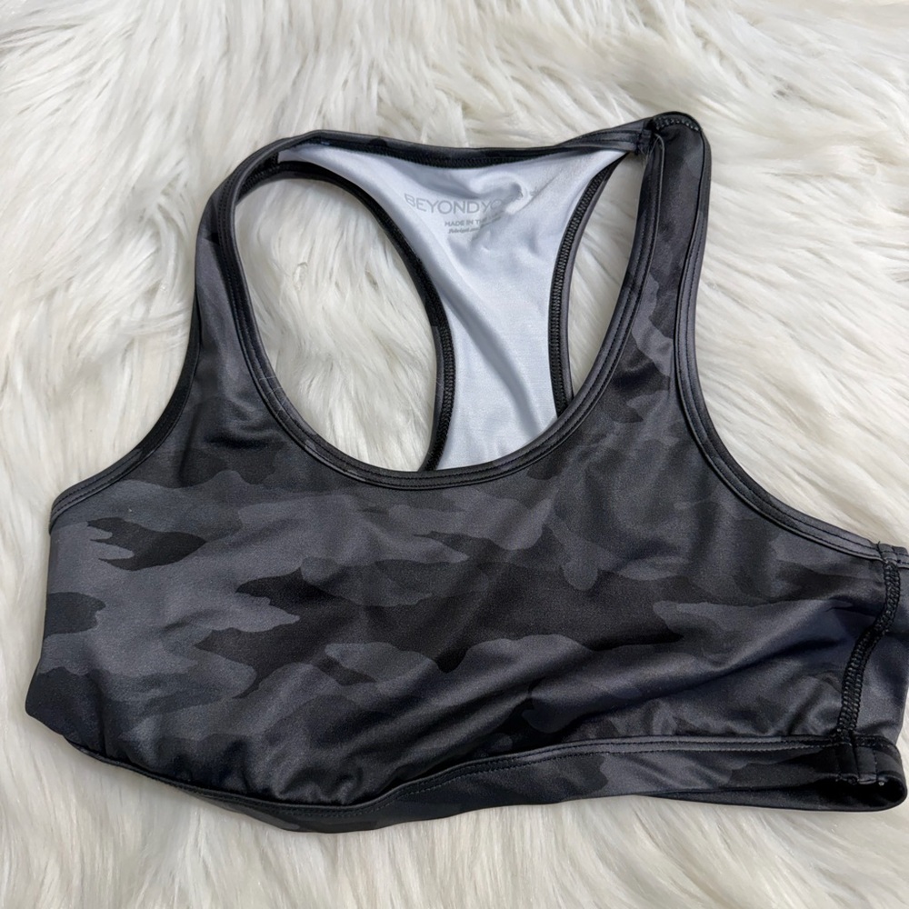 Beyond Yoga Shine Women's Black Camo Sports Bra Medium